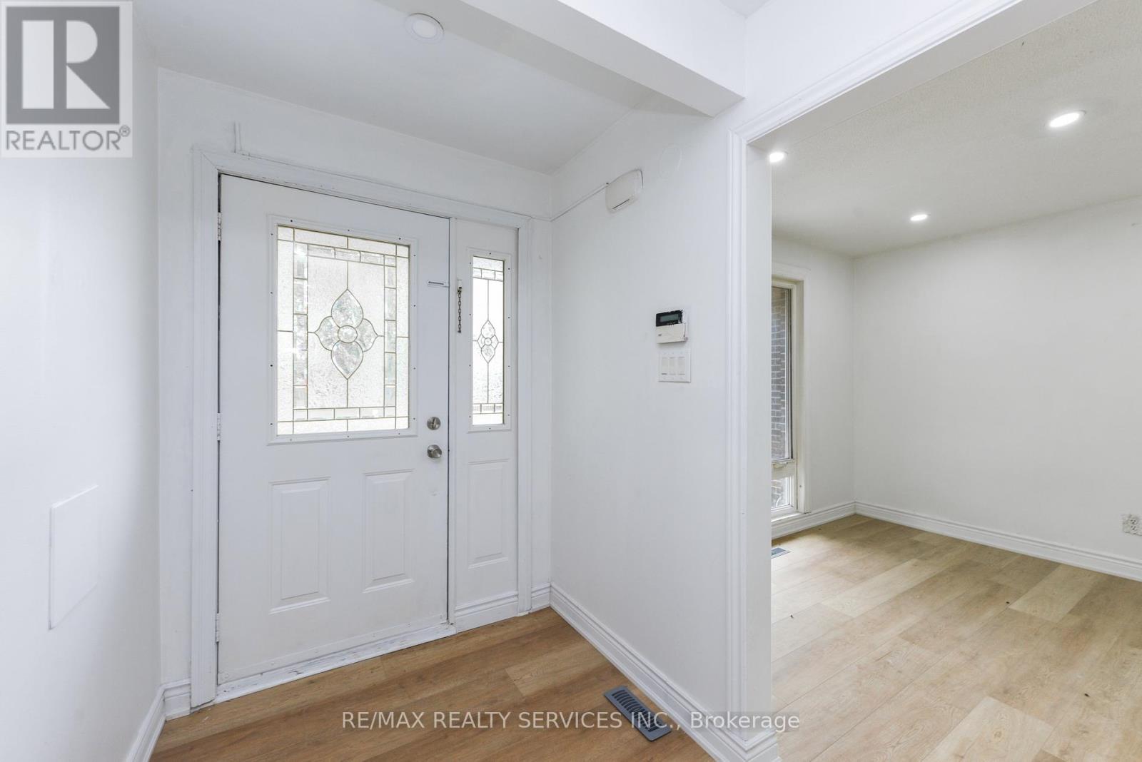 Property at 24 EARLTON COURT image 3