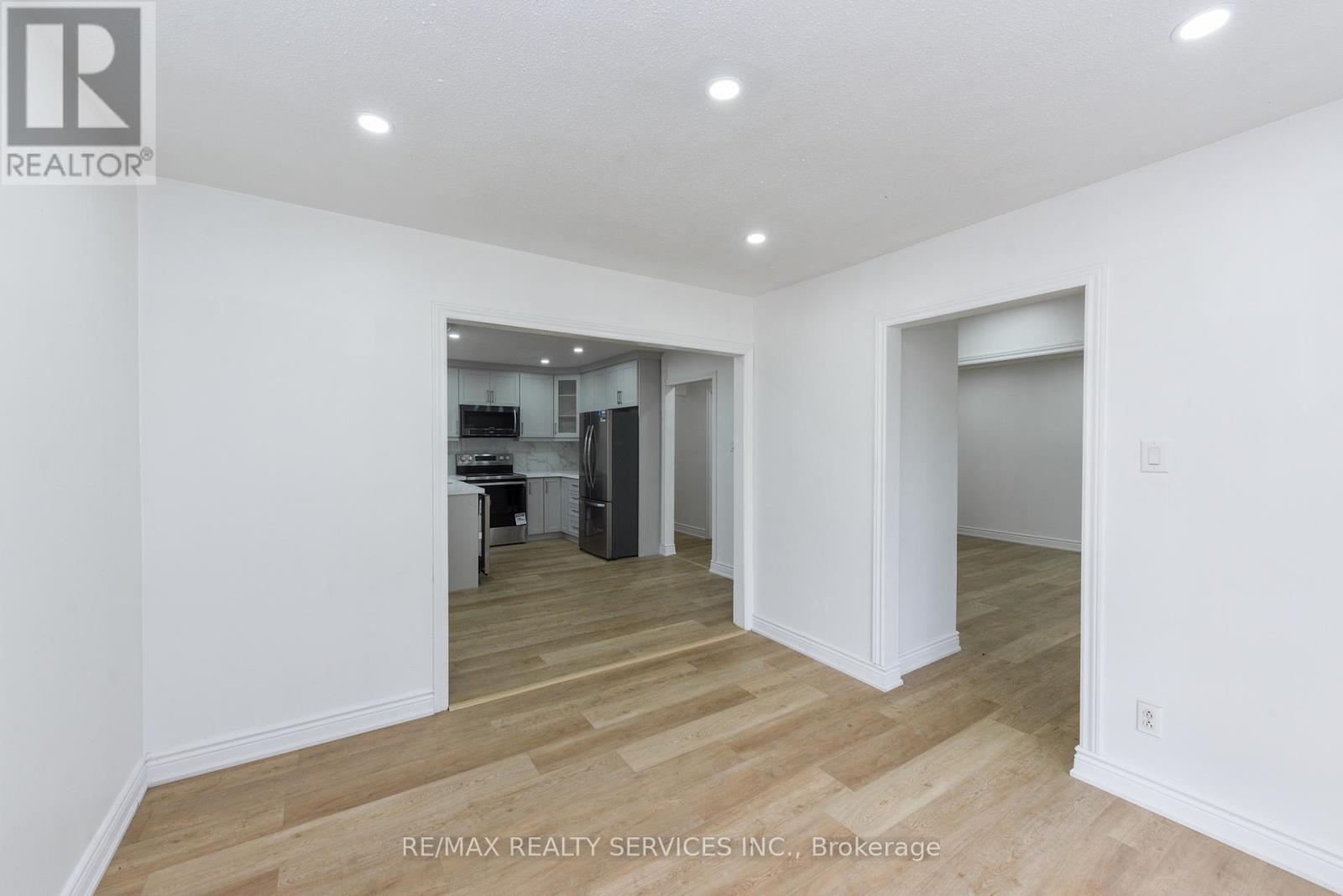 24 Earlton Court, Brampton, Ontario  L6T 2B8 - Photo 8 - W12201456