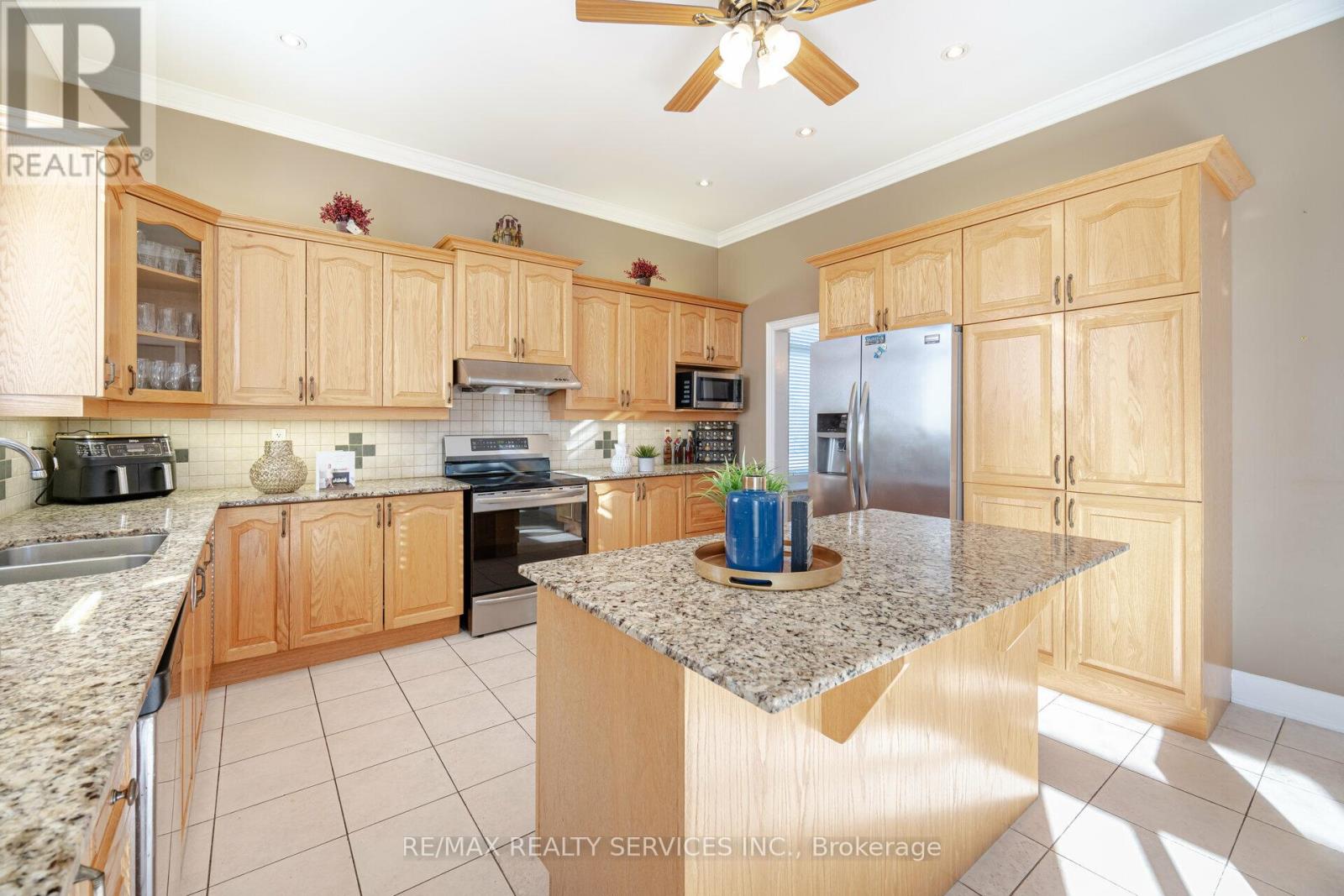 5 Farina Drive, Brampton, Ontario  L6P 0E3 - Photo 19 - W12232579