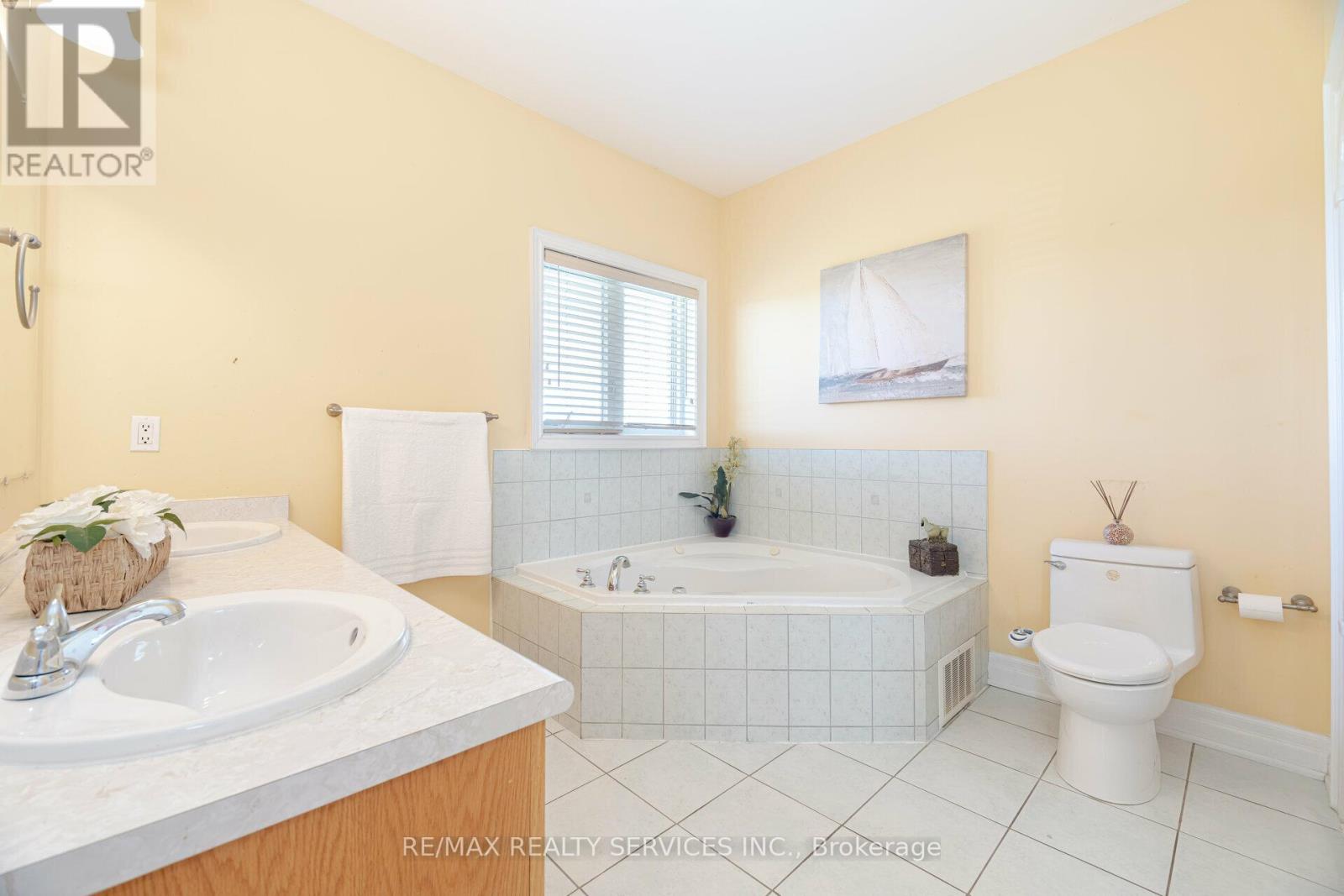 5 Farina Drive, Brampton, Ontario  L6P 0E3 - Photo 28 - W12232579