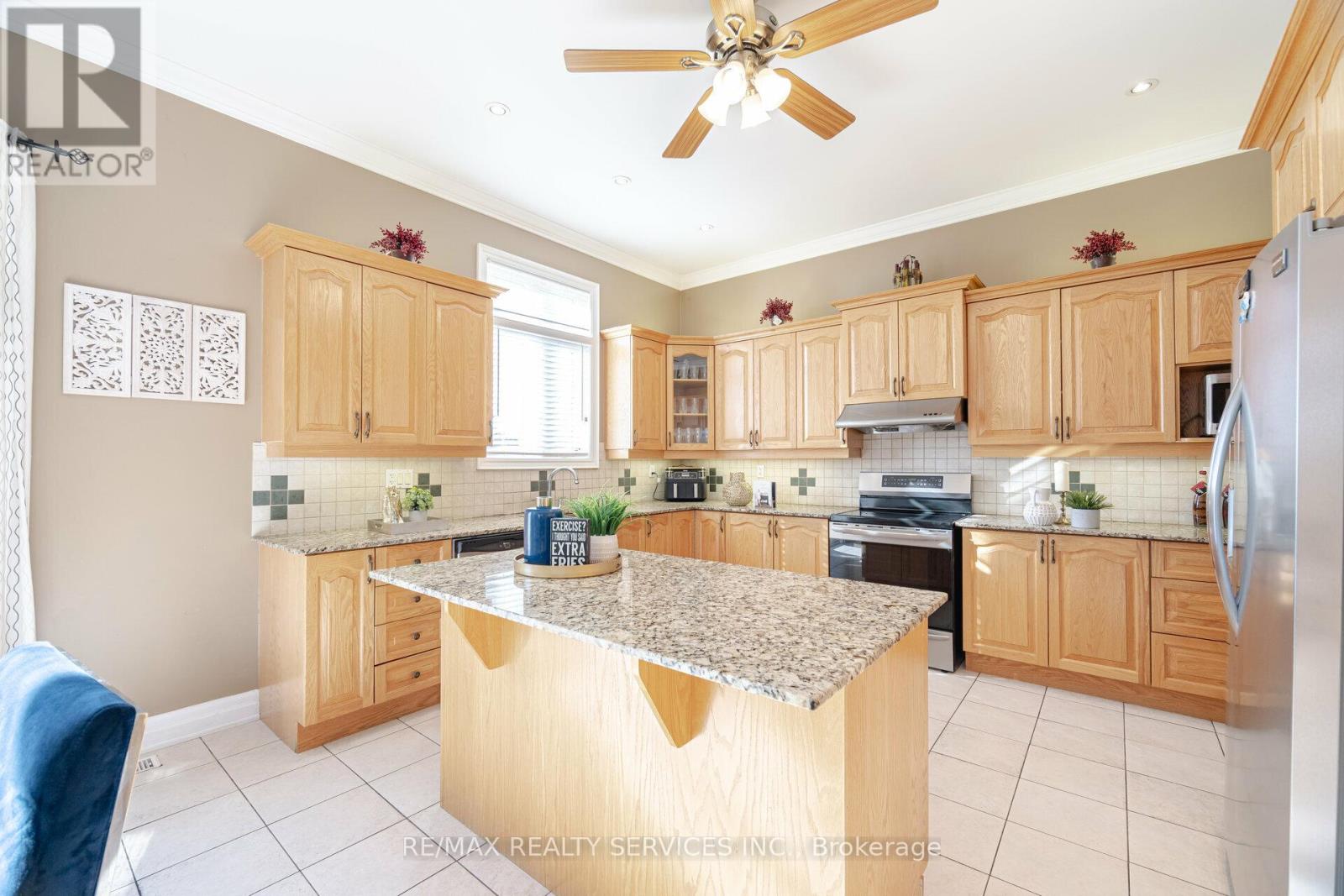 5 Farina Drive, Brampton, Ontario  L6P 0E3 - Photo 17 - W12232579