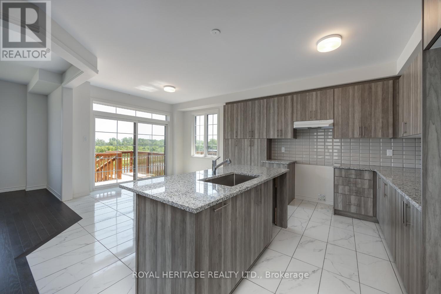 1010 Trailsview Avenue, Cobourg, Ontario  K9A 4J6 - Photo 8 - X12395255