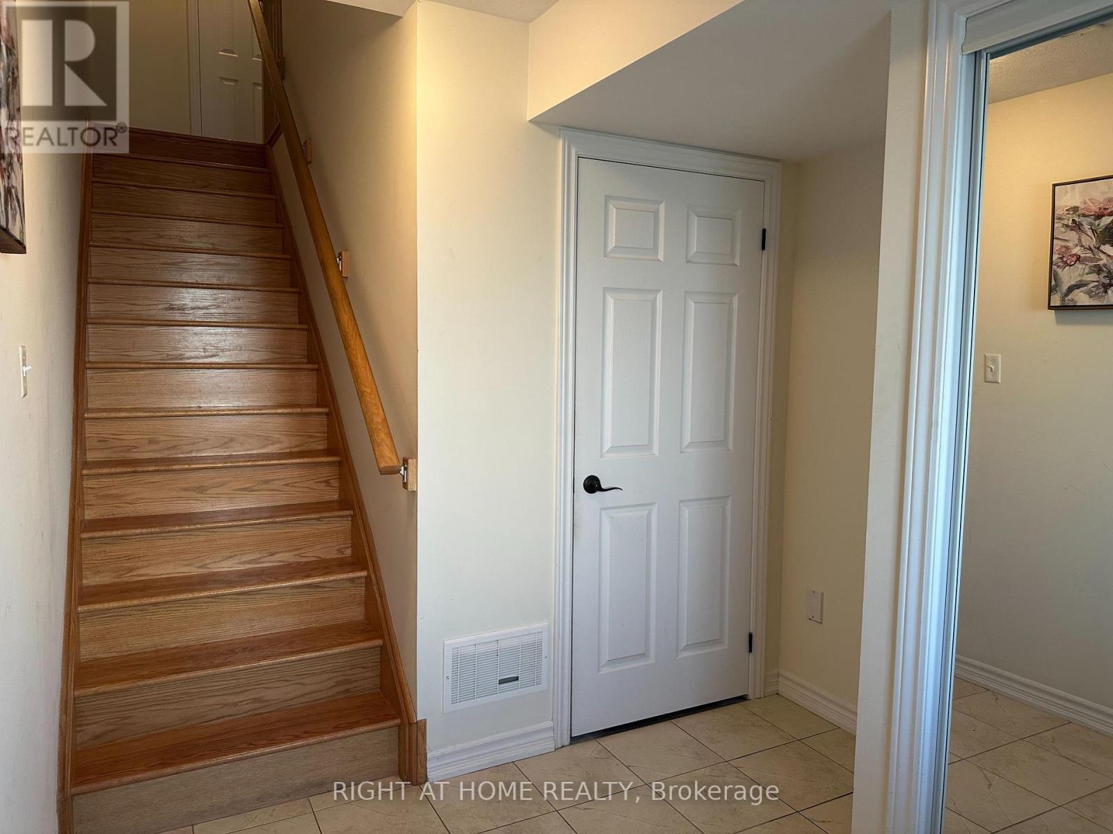 7 Hiscott Drive, Hamilton, Ontario  L8B 0A2 - Photo 4 - X12386842