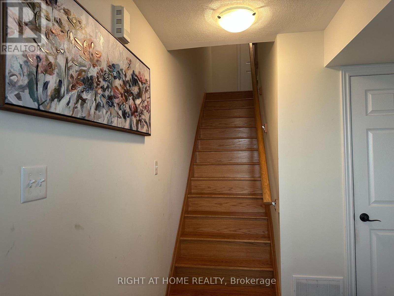 7 Hiscott Drive, Hamilton, Ontario  L8B 0A2 - Photo 3 - X12386842