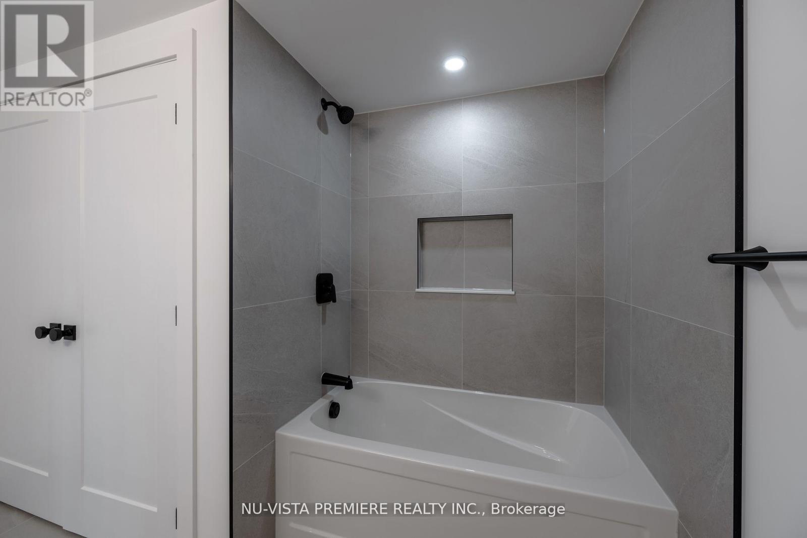 1181 Honeywood Drive, London South (South U), Ontario  N6M 1C1 - Photo 31 - X12395244