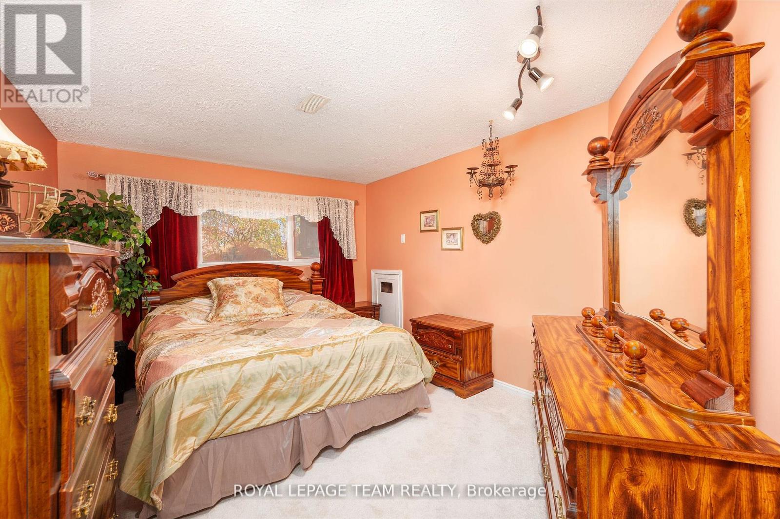 1100 Moffatt Drive, Ottawa, Ontario  K4C 1B7 - Photo 29 - X12395249