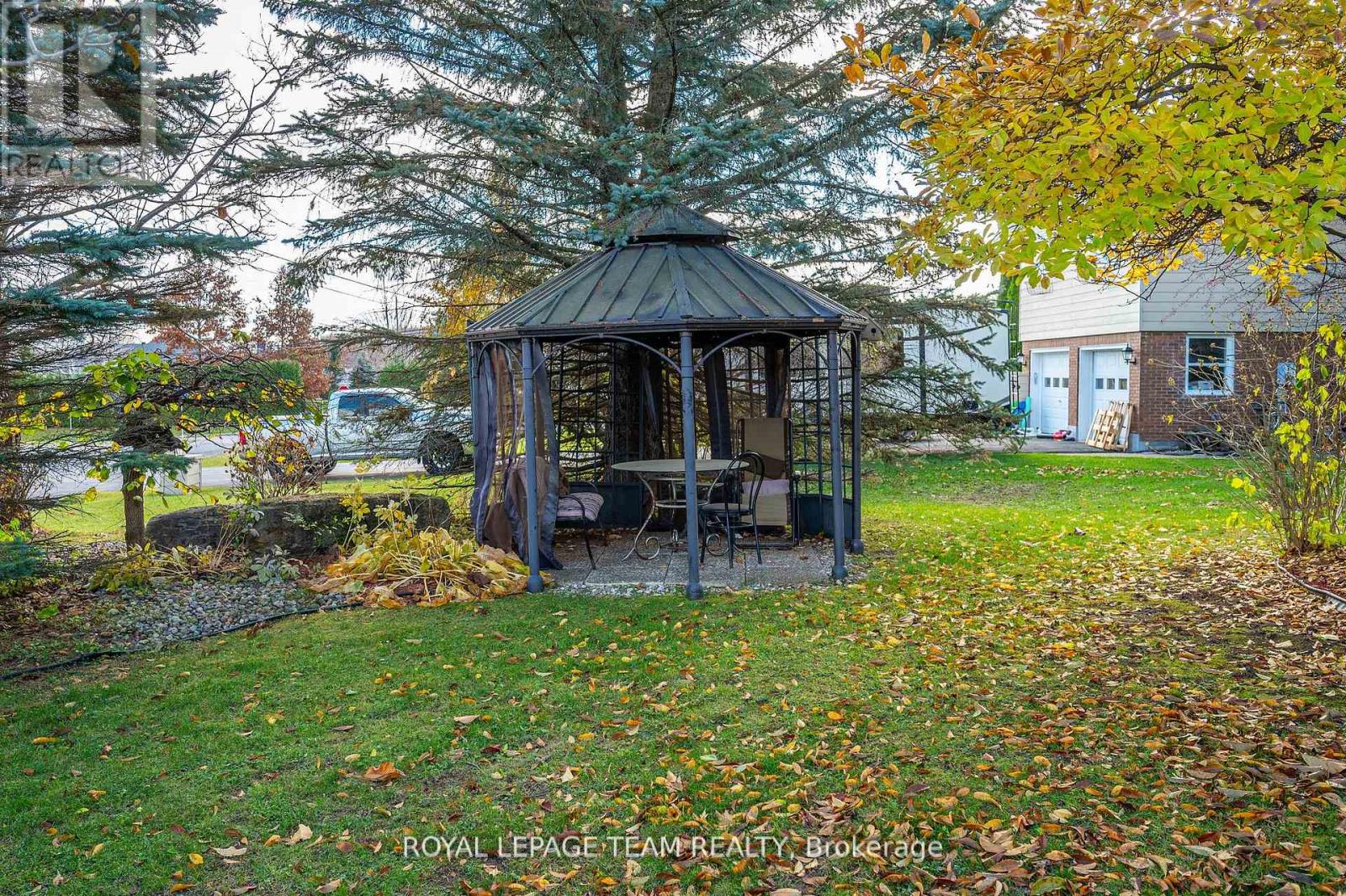 1100 Moffatt Drive, Ottawa, Ontario  K4C 1B7 - Photo 7 - X12395249