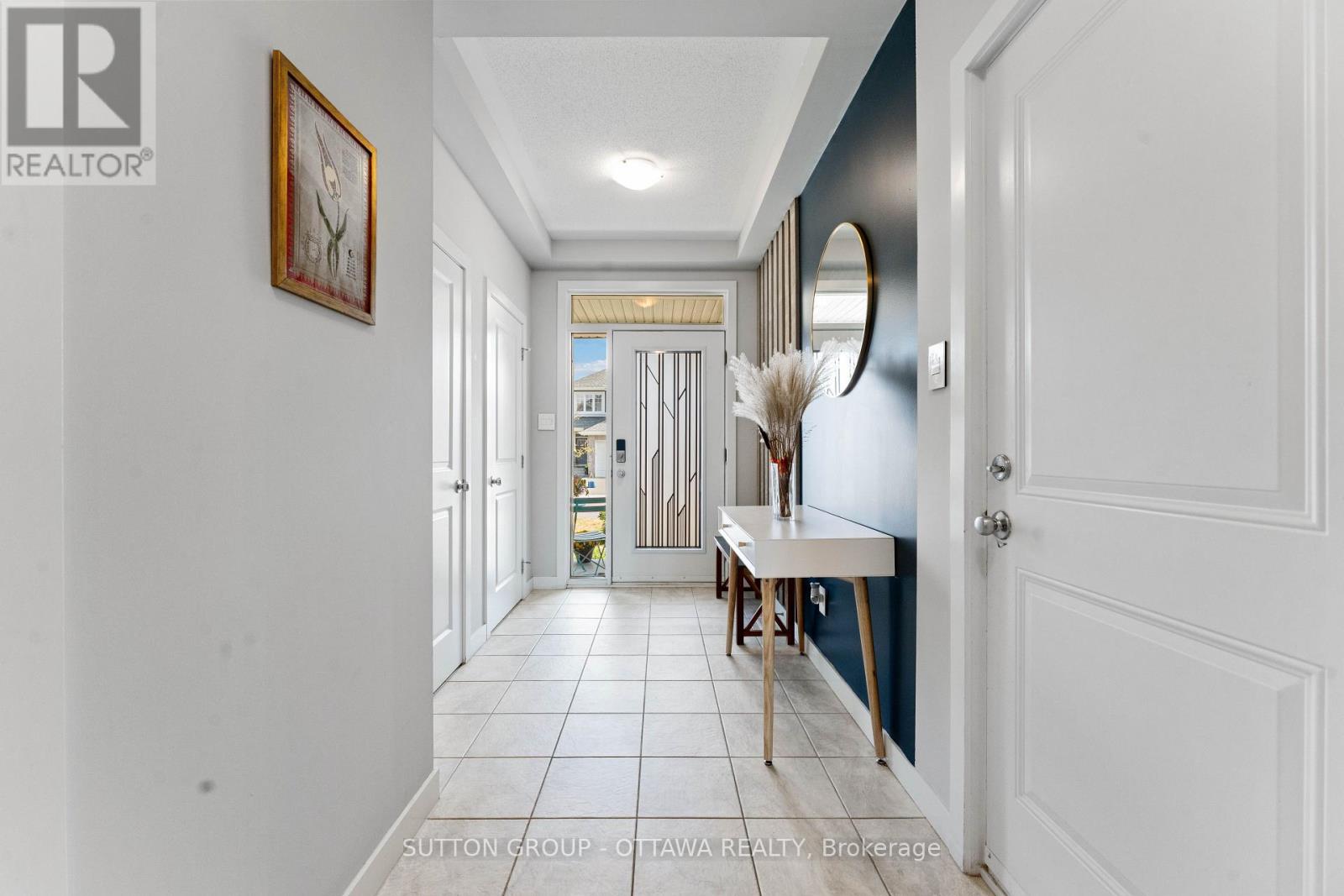 43 Aridus Crescent, Ottawa, Ontario  K2S 2L4 - Photo 2 - X12395268
