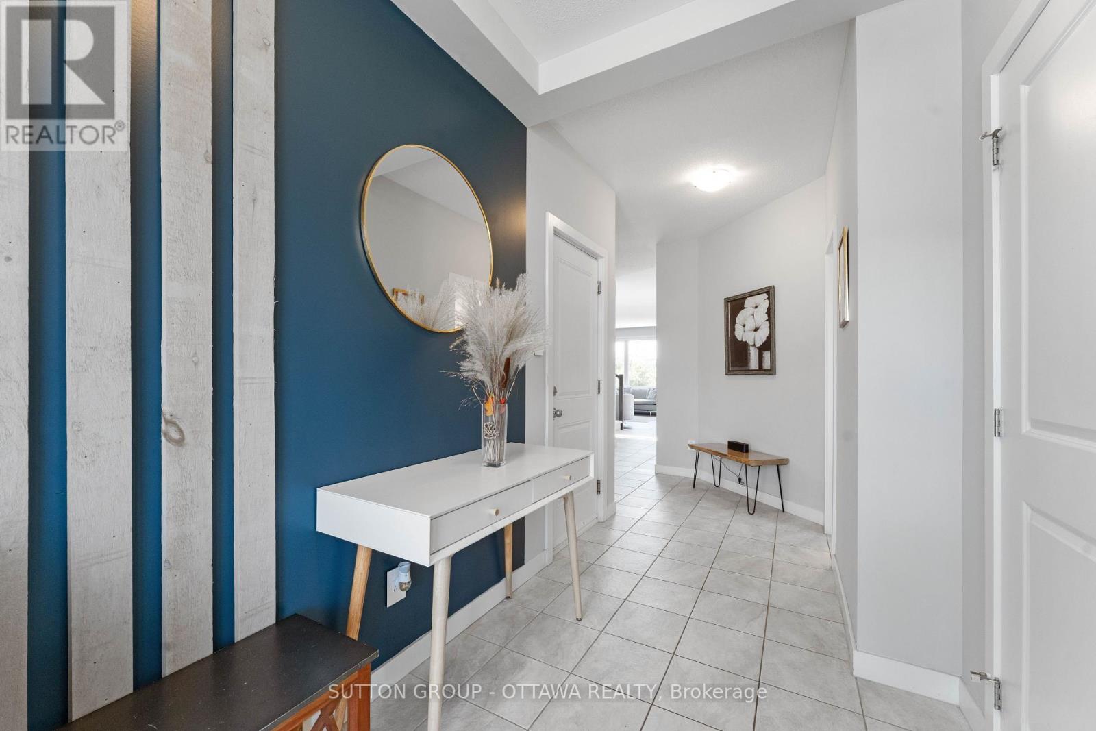 43 Aridus Crescent, Ottawa, Ontario  K2S 2L4 - Photo 3 - X12395268