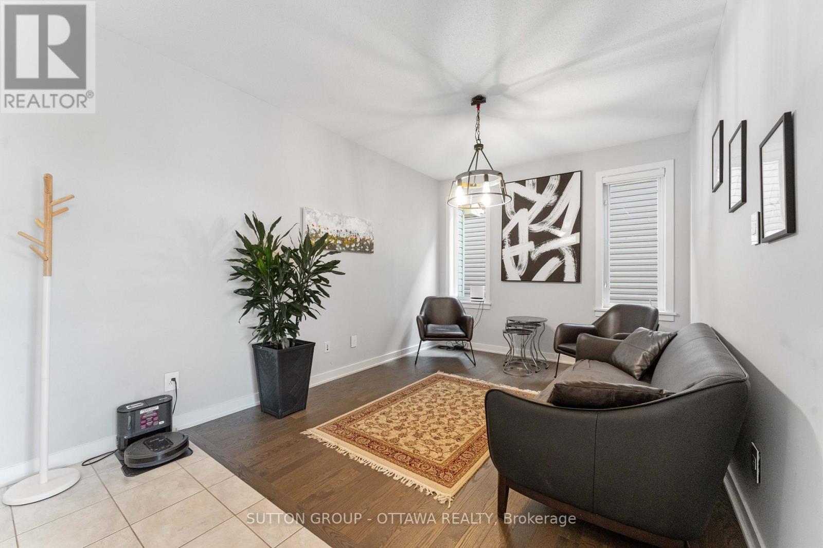 43 Aridus Crescent, Ottawa, Ontario  K2S 2L4 - Photo 5 - X12395268