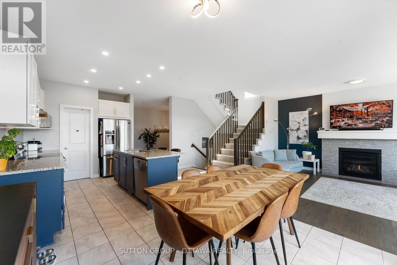 43 Aridus Crescent, Ottawa, Ontario  K2S 2L4 - Photo 6 - X12395268