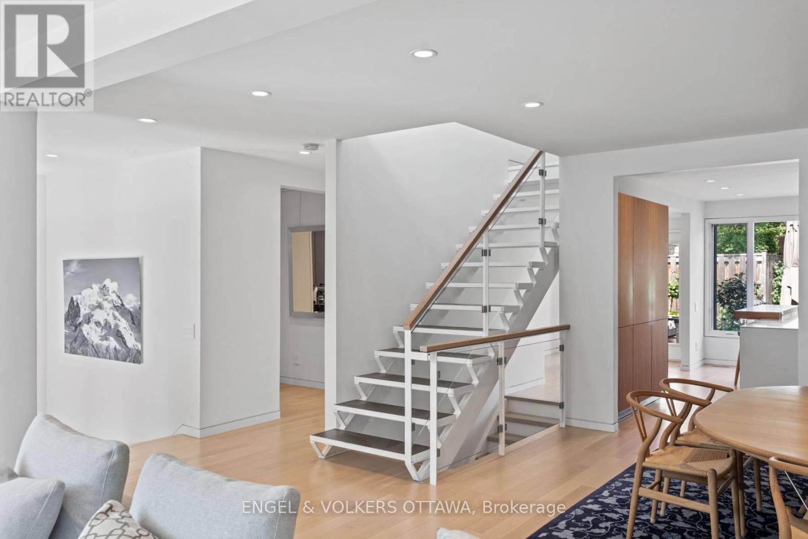 5 Clemow Avenue, Ottawa, Ontario  K1S 2A9 - Photo 6 - X12395344