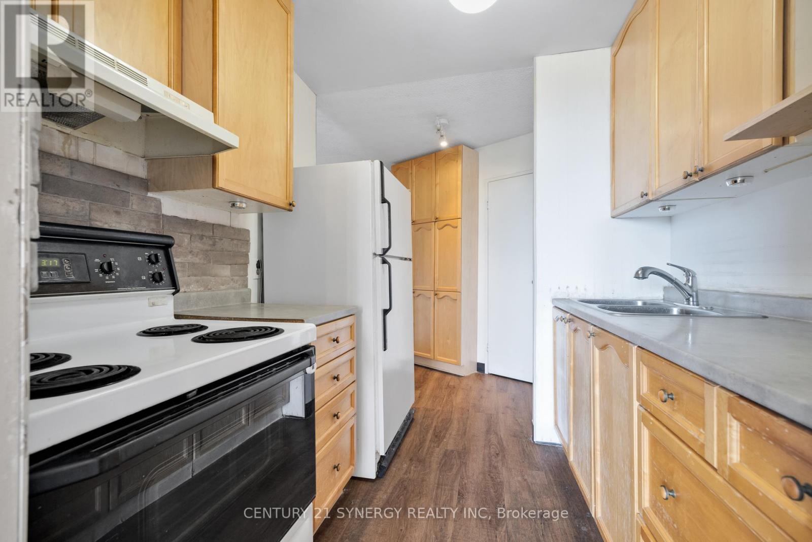 412 - 2000 Jasmine Crescent, Ottawa, Ontario  K1J 8K4 - Photo 11 - X12395352