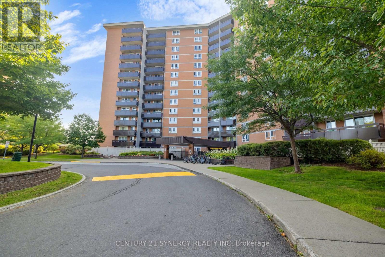 412 - 2000 Jasmine Crescent, Ottawa, Ontario  K1J 8K4 - Photo 2 - X12395352