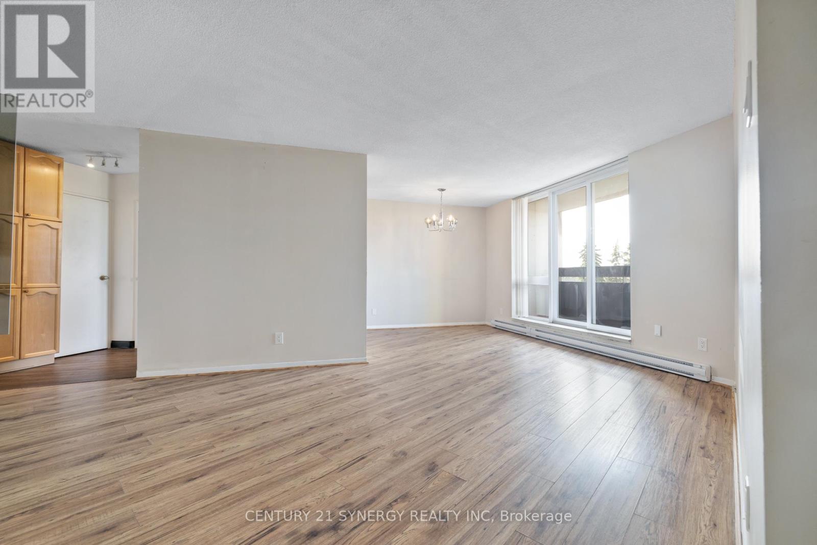 412 - 2000 Jasmine Crescent, Ottawa, Ontario  K1J 8K4 - Photo 5 - X12395352