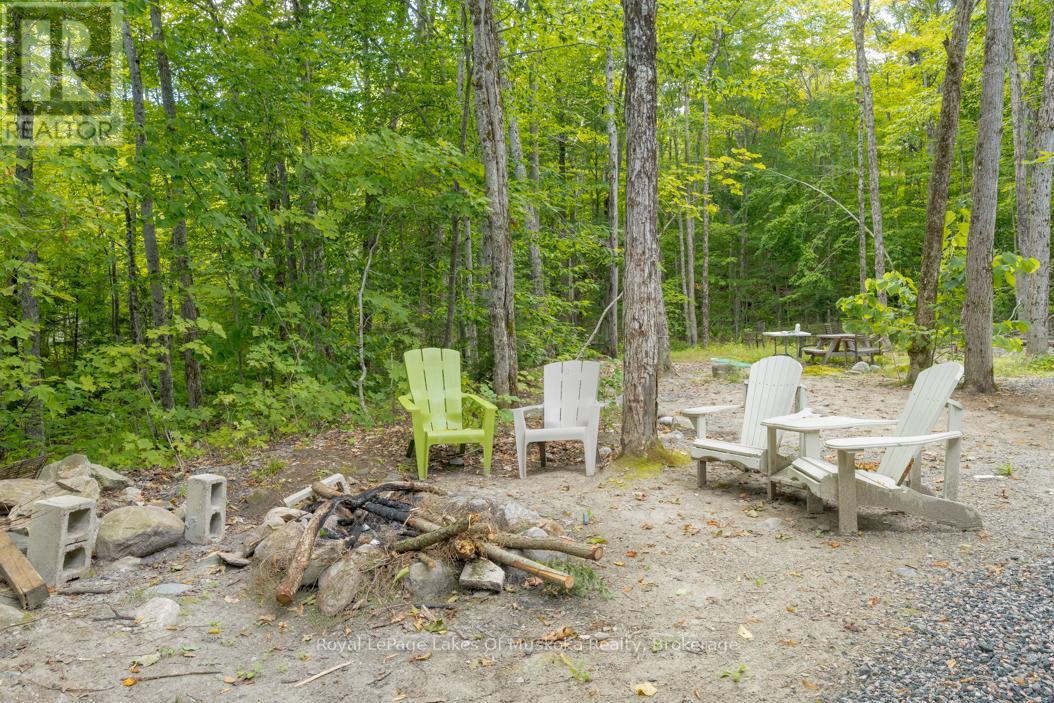 16 Long And Winding Road, Seguin, Ontario  P2A 2W8 - Photo 13 - X12395370