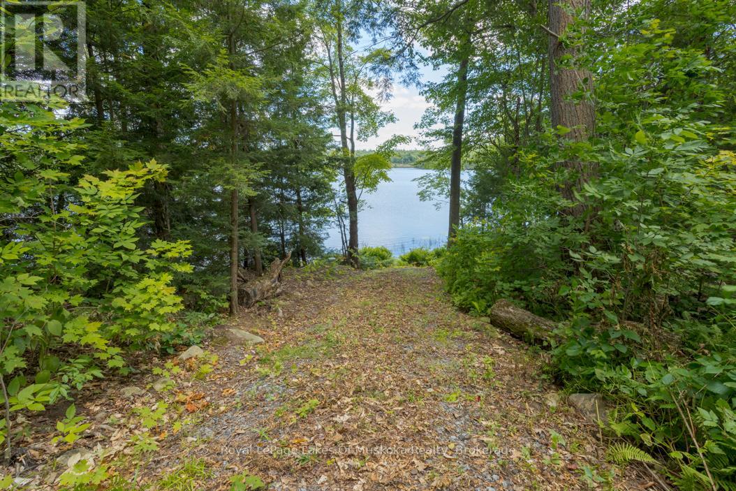 16 Long And Winding Road, Seguin, Ontario  P2A 2W8 - Photo 18 - X12395370