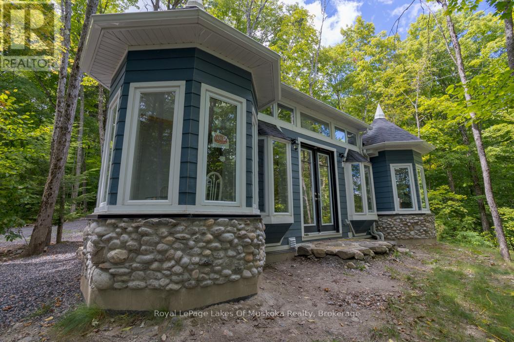 16 Long And Winding Road, Seguin, Ontario  P2A 2W8 - Photo 3 - X12395370
