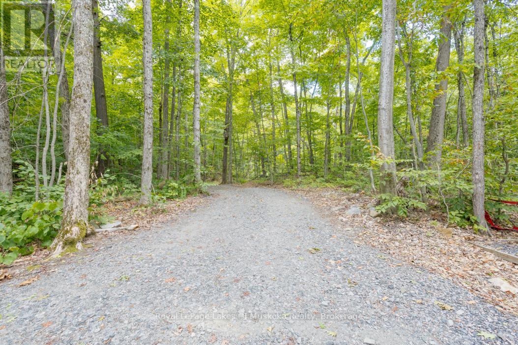 16 Long And Winding Road, Seguin, Ontario  P2A 2W8 - Photo 4 - X12395370