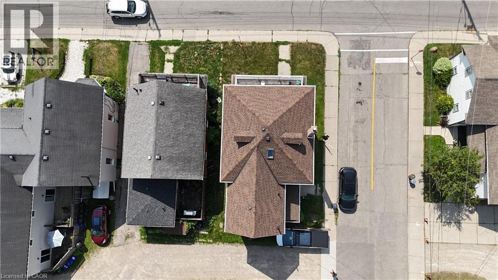 Property at 30 REGINA Street N image 3