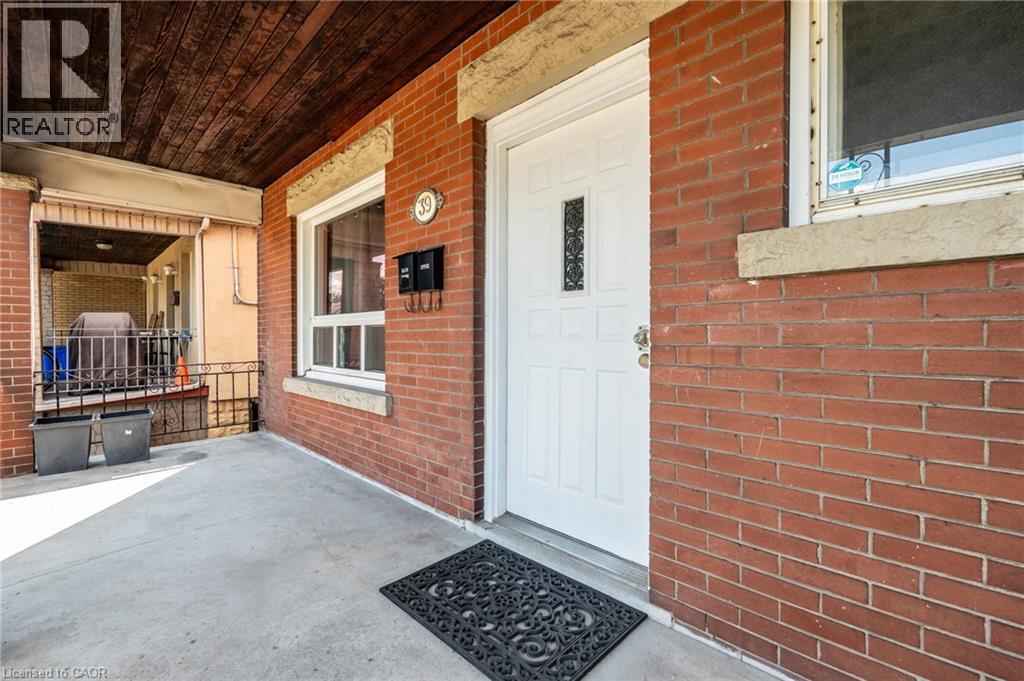 39 Connaught Avenue N, Hamilton, Ontario  L8L 6Y6 - Photo 3 - 40768338