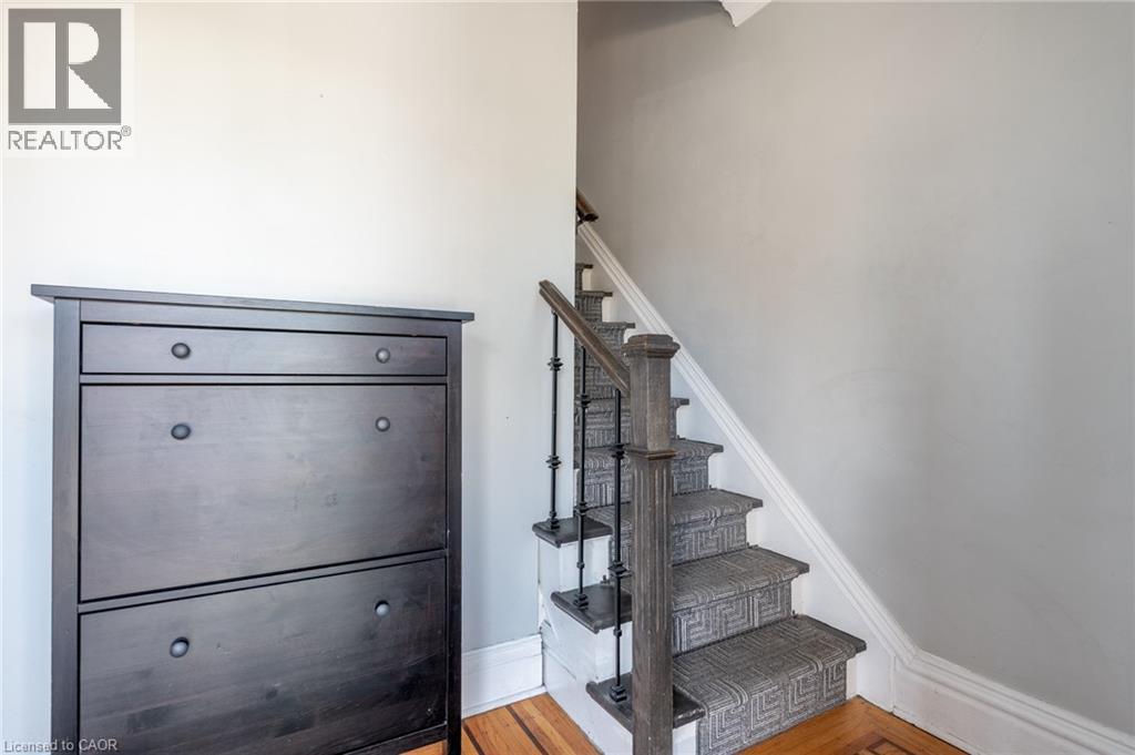 39 Connaught Avenue N, Hamilton, Ontario  L8L 6Y6 - Photo 4 - 40768338