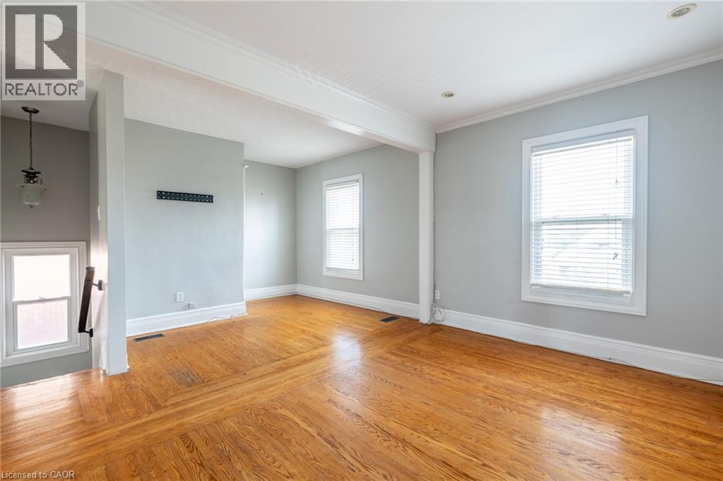 39 Connaught Avenue N, Hamilton, Ontario  L8L 6Y6 - Photo 5 - 40768338
