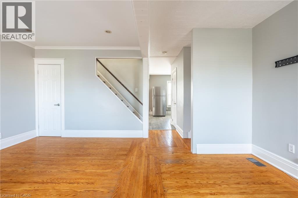 39 Connaught Avenue N, Hamilton, Ontario  L8L 6Y6 - Photo 8 - 40768338