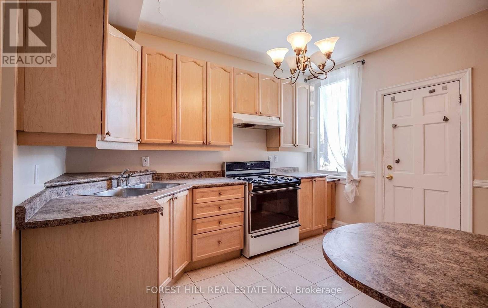 775 Markham Street, Toronto (Annex), Ontario  M6G 2M4 - Photo 7 - C12395172