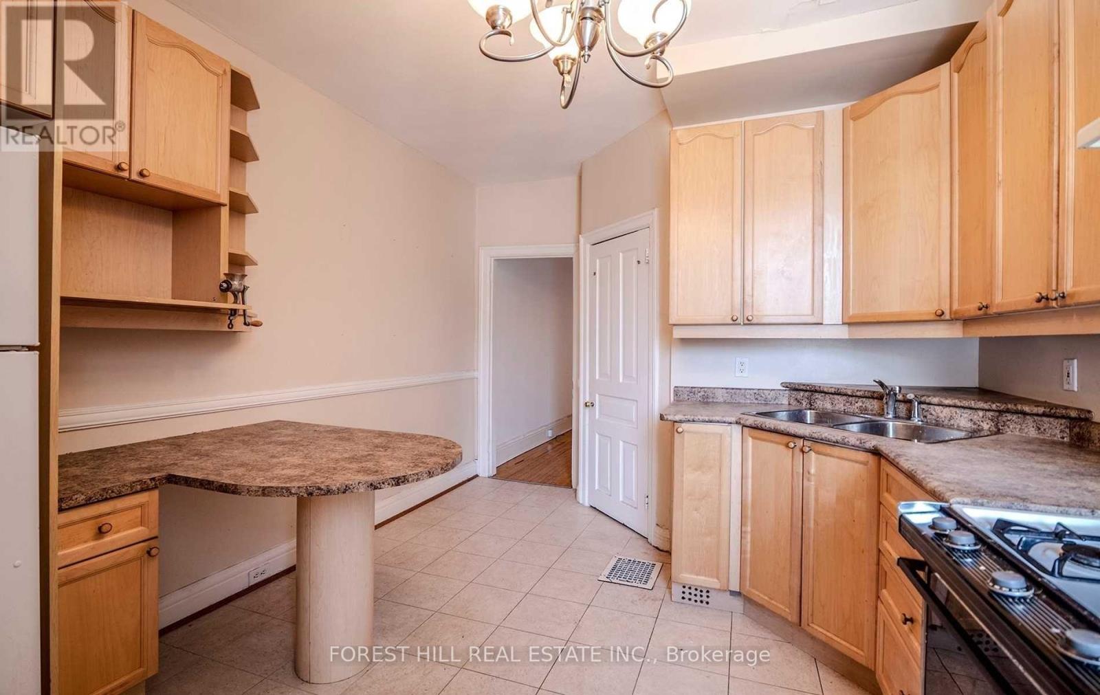 775 Markham Street, Toronto (Annex), Ontario  M6G 2M4 - Photo 8 - C12395172