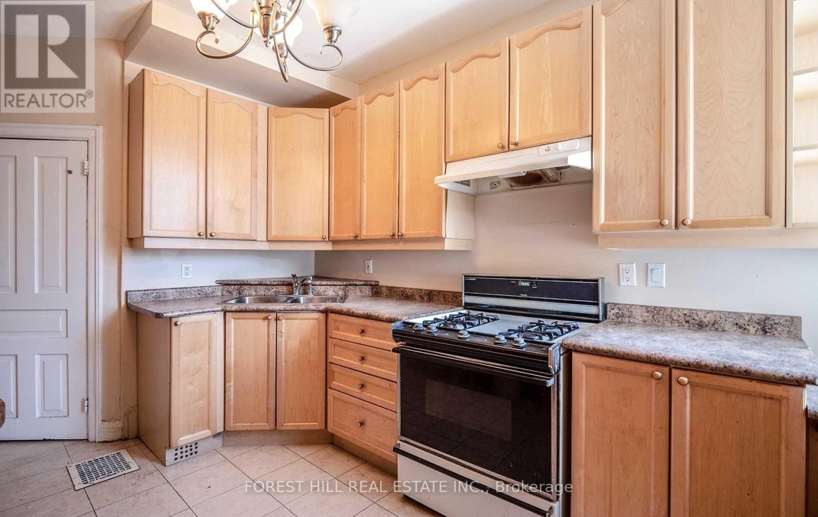 775 Markham Street, Toronto (Annex), Ontario  M6G 2M4 - Photo 9 - C12395172