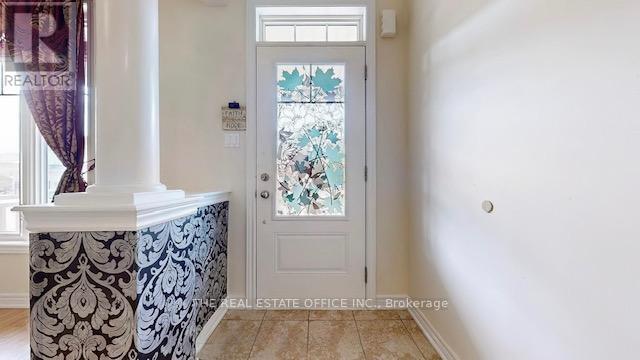 10 Betony Drive, Richmond Hill, Ontario  L4E 0V7 - Photo 2 - N12395165