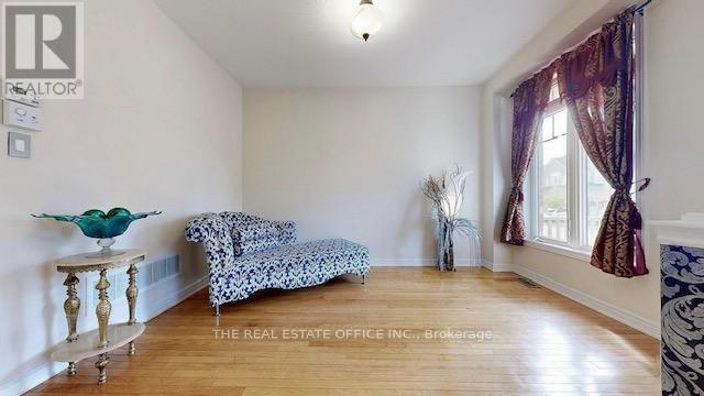 10 Betony Drive, Richmond Hill, Ontario  L4E 0V7 - Photo 3 - N12395165