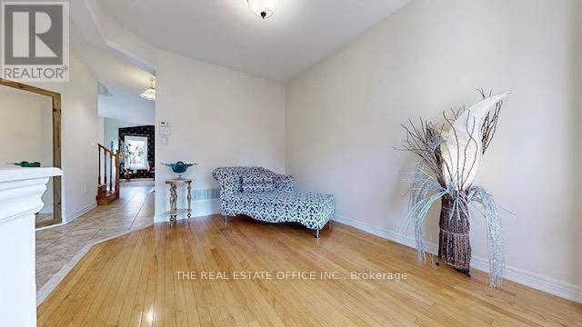 10 Betony Drive, Richmond Hill, Ontario  L4E 0V7 - Photo 4 - N12395165