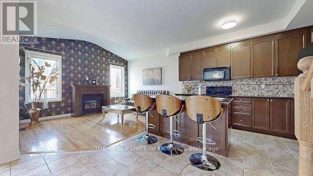 10 Betony Drive, Richmond Hill, Ontario  L4E 0V7 - Photo 5 - N12395165
