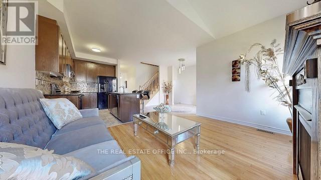 10 Betony Drive, Richmond Hill, Ontario  L4E 0V7 - Photo 6 - N12395165