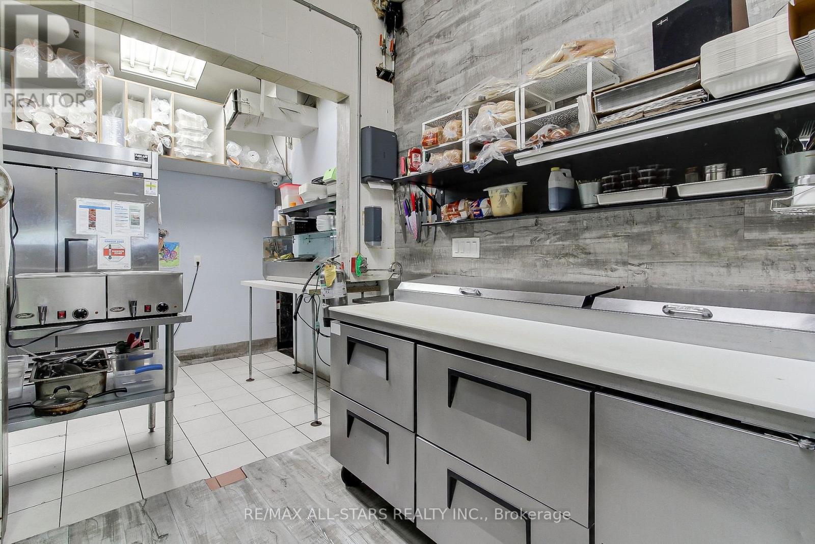 1 - 320 Harry Walker Parkway, Newmarket (Newmarket Industrial Park), Ontario  L3Y 7B4 - Photo 11 - N12395168