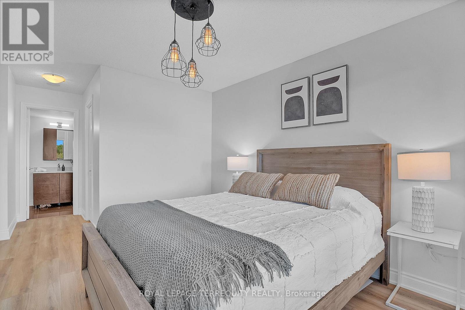 210 - 273 South Park Road, Markham (Commerce Valley), Ontario  L3T 0B5 - Photo 14 - N12395188