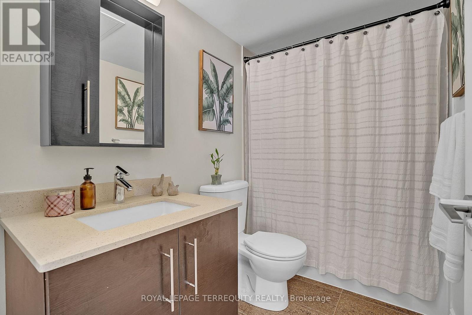 210 - 273 South Park Road, Markham (Commerce Valley), Ontario  L3T 0B5 - Photo 19 - N12395188