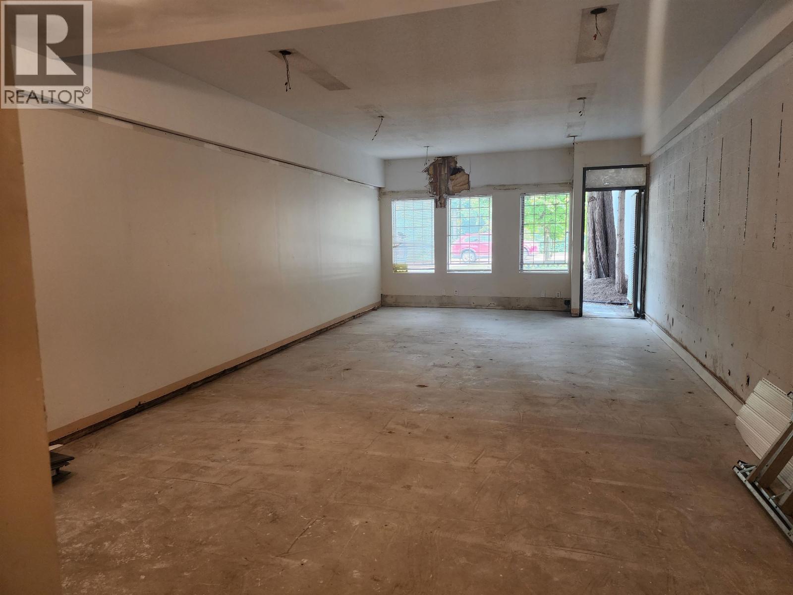 3729 Renfrew Street, Vancouver, British Columbia  V5M 3L7 - Photo 3 - C8072054