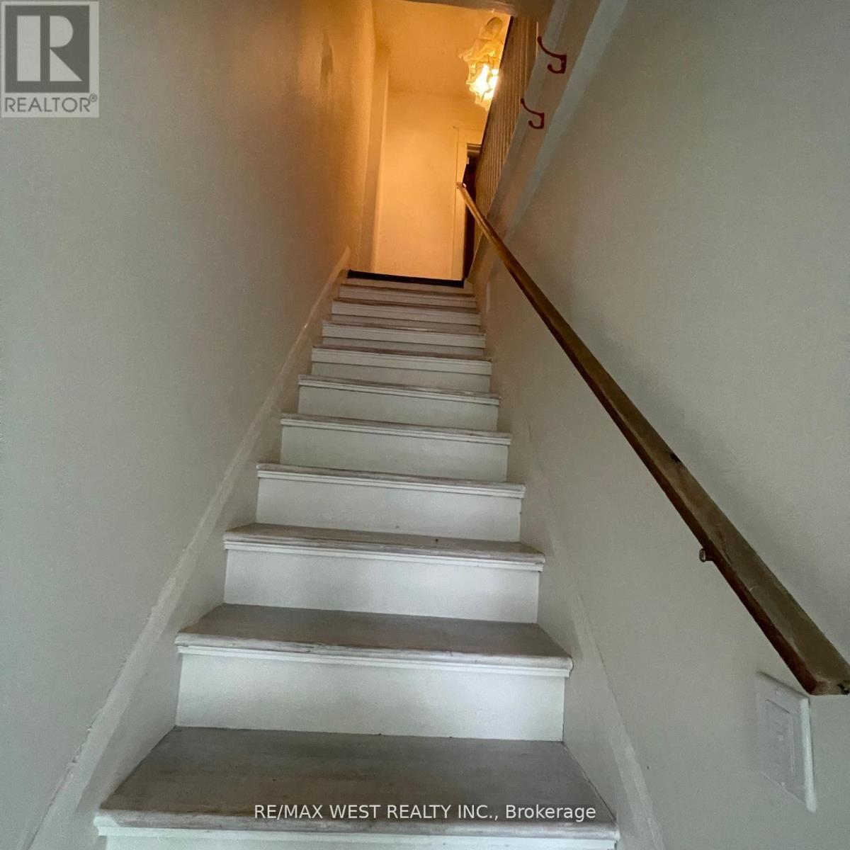 1813 Gerrard Street E, Toronto, Ontario  M4L 2B6 - Photo 6 - E12395251