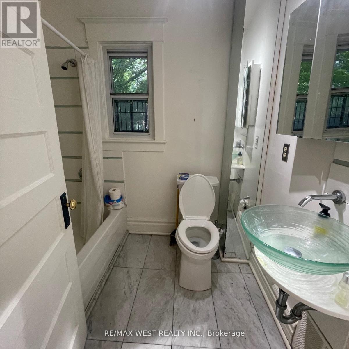1813 Gerrard Street E, Toronto, Ontario  M4L 2B6 - Photo 7 - E12395251