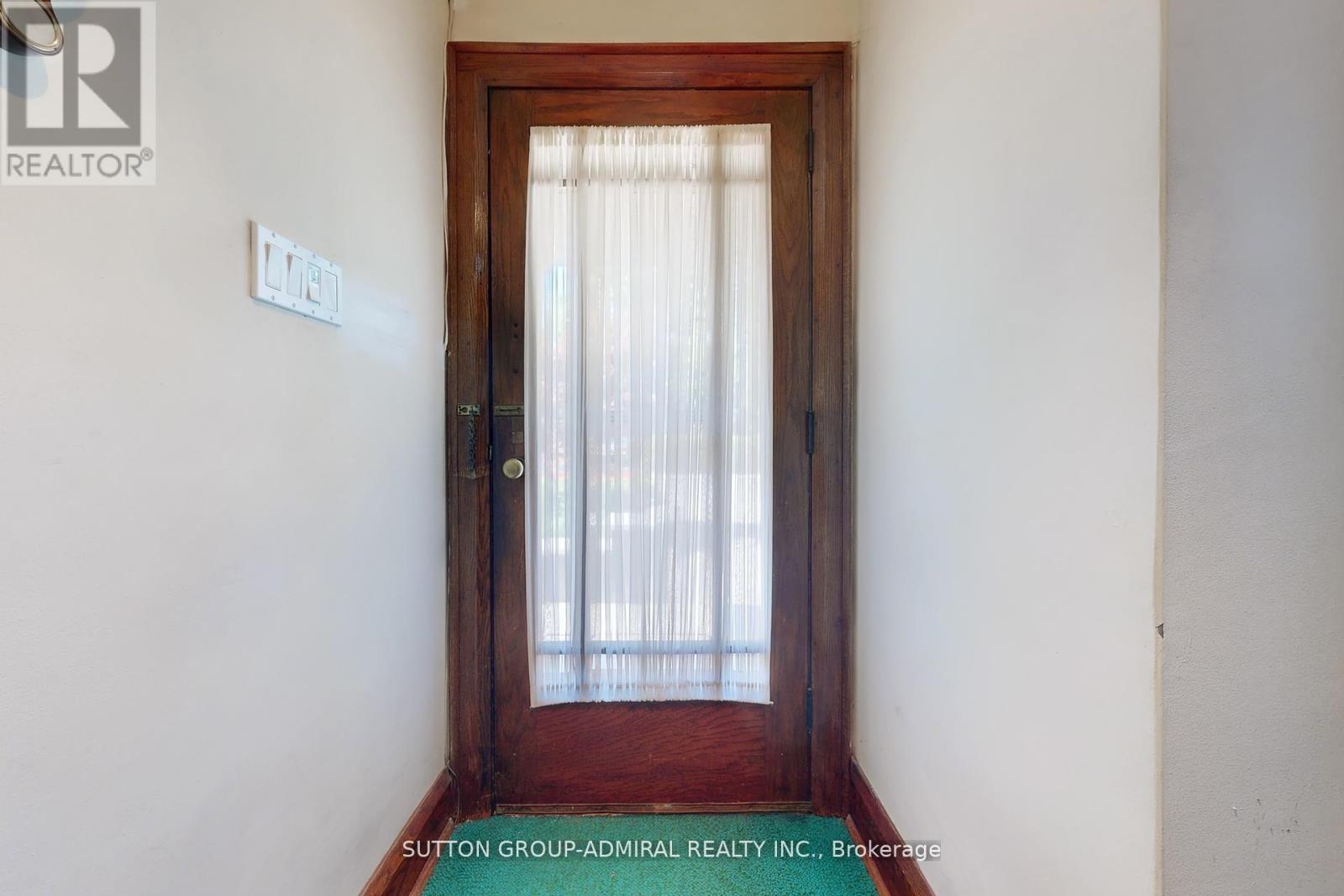 1 Valleyview Gardens, Toronto (Lambton Baby Point), Ontario  M6S 2B5 - Photo 10 - W12395179