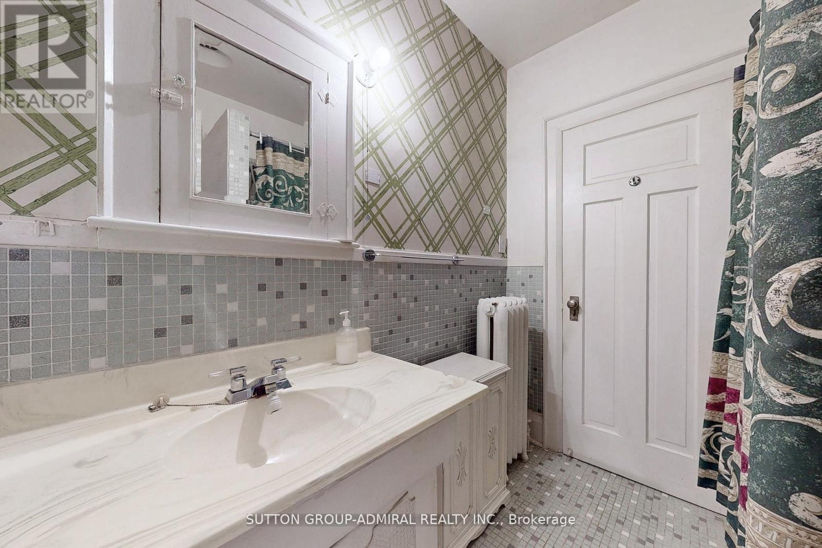 1 Valleyview Gardens, Toronto (Lambton Baby Point), Ontario  M6S 2B5 - Photo 17 - W12395179