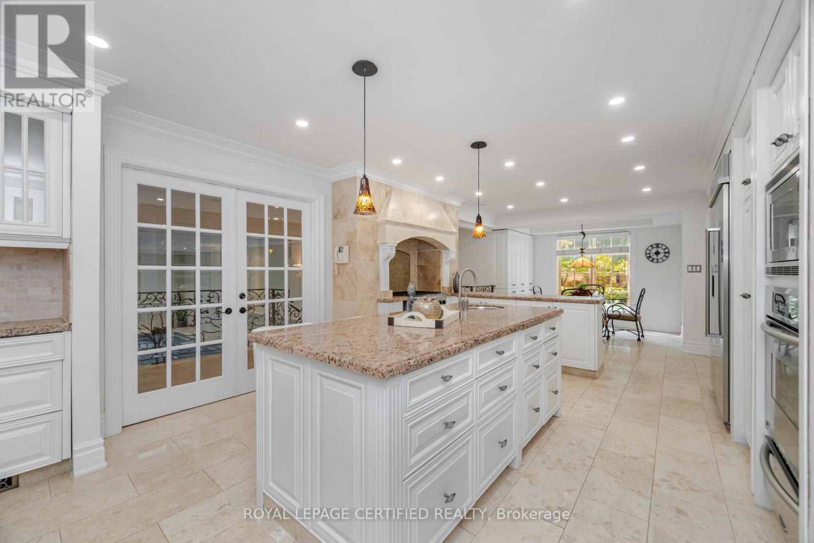 2197 Courrier Lane, Mississauga, Ontario  L5C 1V1 - Photo 13 - W12395195