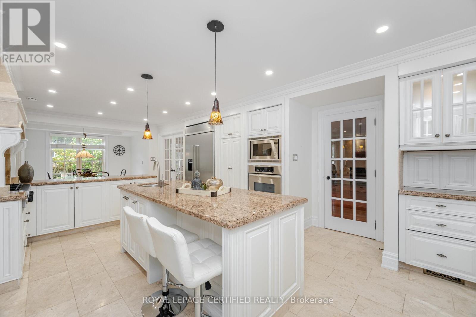 2197 Courrier Lane, Mississauga, Ontario  L5C 1V1 - Photo 15 - W12395195