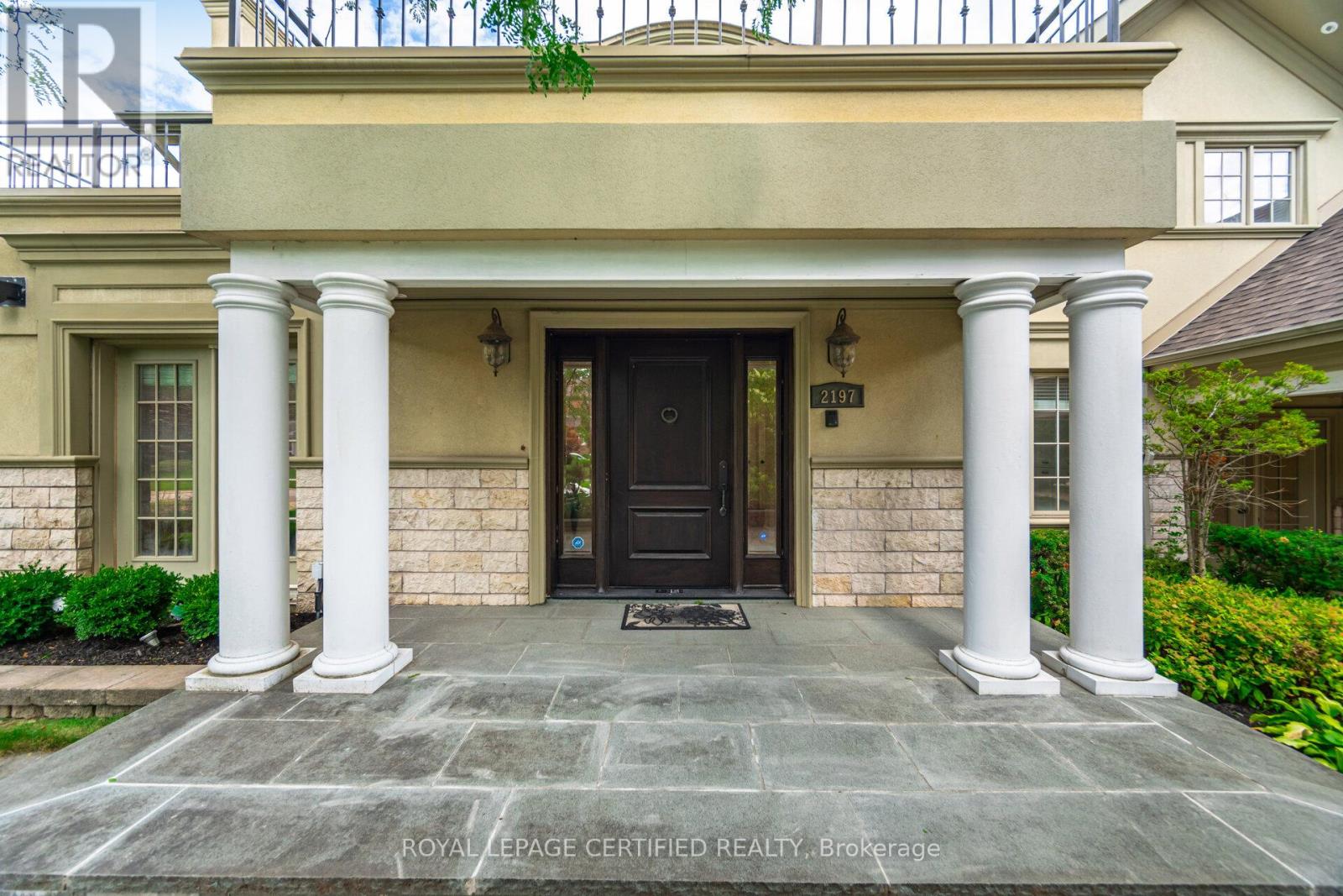 2197 Courrier Lane, Mississauga, Ontario  L5C 1V1 - Photo 3 - W12395195