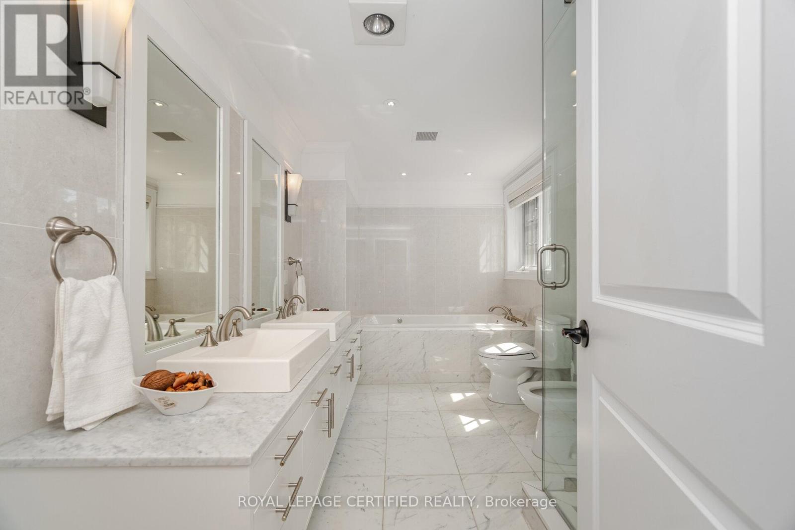 2197 Courrier Lane, Mississauga, Ontario  L5C 1V1 - Photo 38 - W12395195