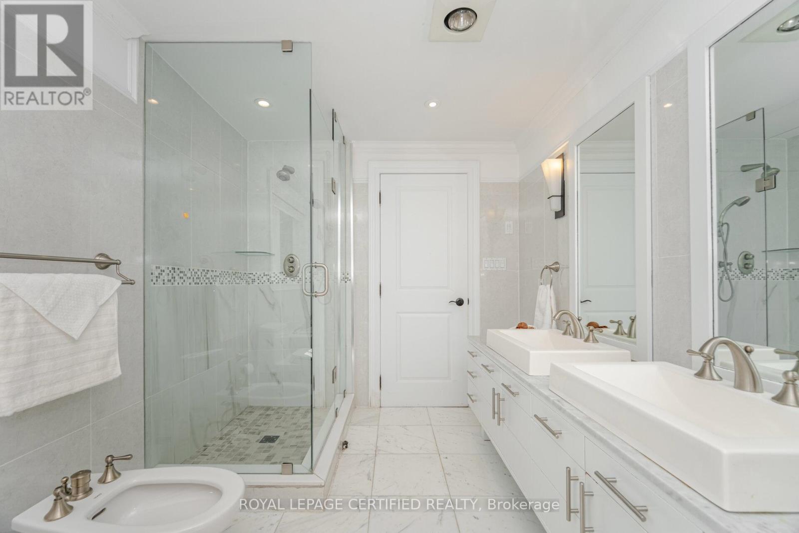 2197 Courrier Lane, Mississauga, Ontario  L5C 1V1 - Photo 39 - W12395195