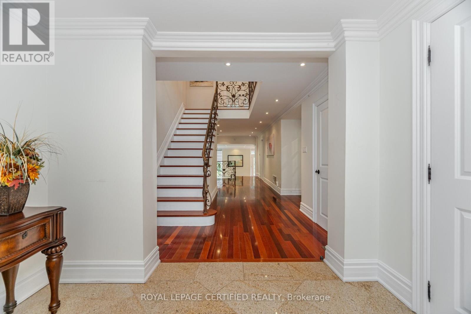 2197 Courrier Lane, Mississauga, Ontario  L5C 1V1 - Photo 5 - W12395195